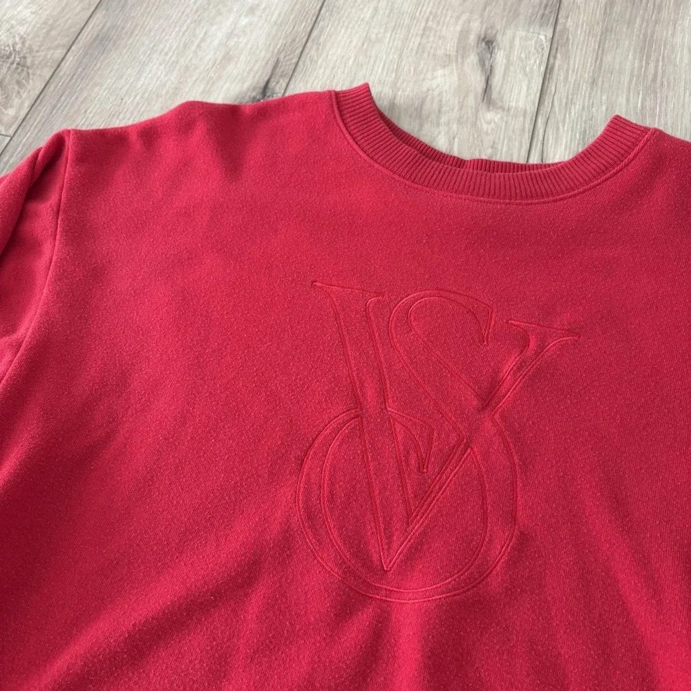 Victoria Secret On Point Women's Red Emblem Crewneck Sweater‎ Logo Size Medium